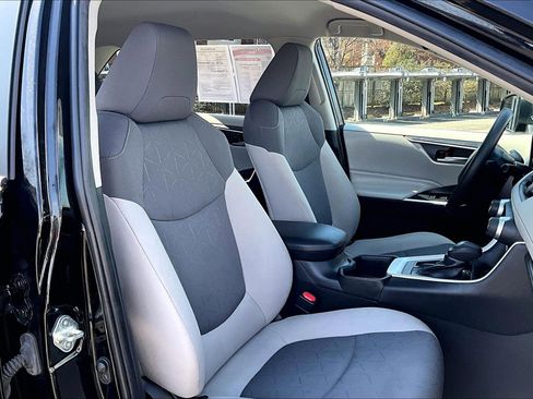 Used 2023 Toyota RAV4 XLE image 7