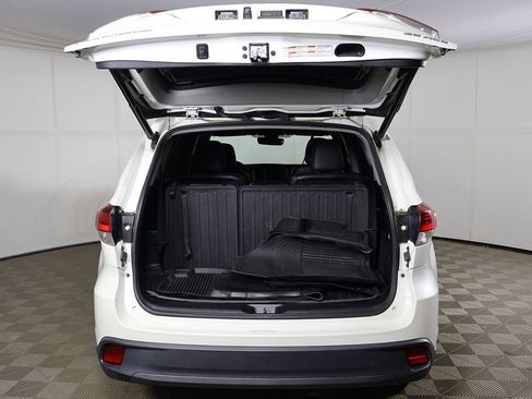 Used 2019 Toyota Highlander SE AWD/4WD image 18