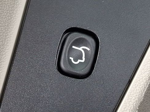 Used 2015 Dodge Grand Caravan SXT w/ UConnect Hands-Free Group FWD image 28