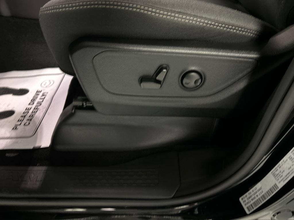 Used 2025 RAM 1500 Big Horn AWD/4WD image 13
