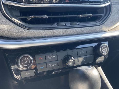 Used 2024 Jeep Compass Latitude image 19