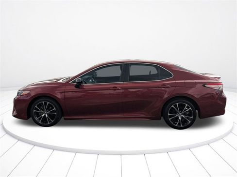 Used 2018 Toyota Camry SE image 6