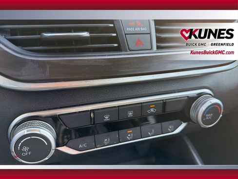 Used 2024 Nissan Altima 2.5 SV image 25