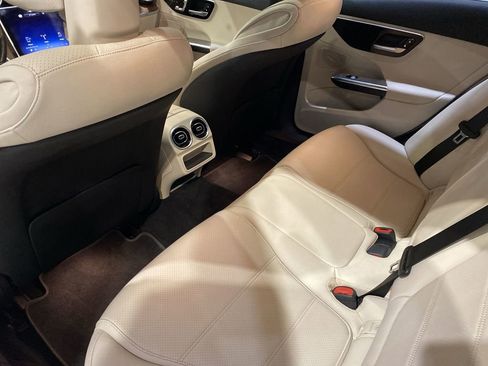 Used 2023 Mercedes-Benz C 300 4MATIC Sedan image 5