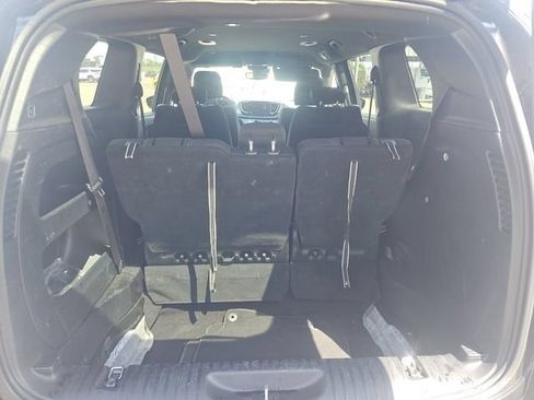 Used 2023 Chrysler Pacifica Touring FWD image 13
