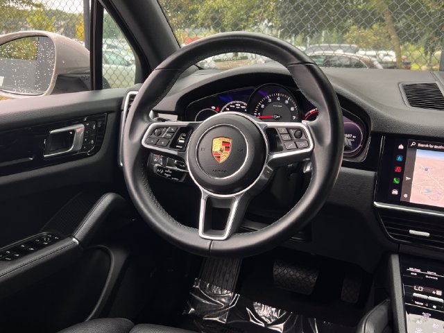 Used 2023 Porsche Cayenne AWD/4WD image 19