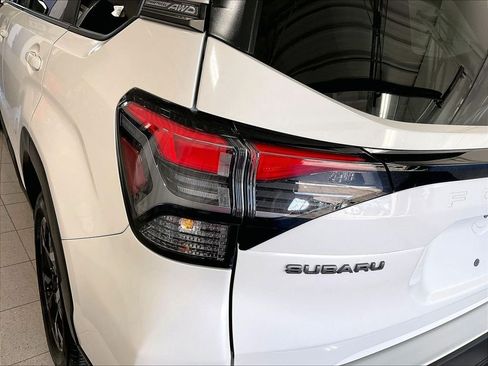 Used 2025 Subaru Forester Premium AWD/4WD image 34