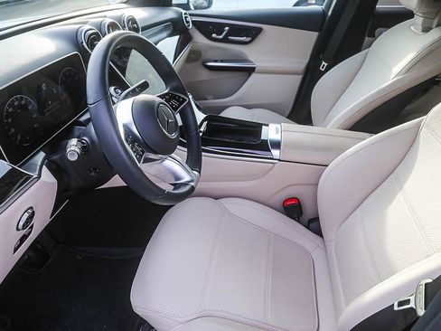 Used 2025 Mercedes-Benz GLC 300 image 5