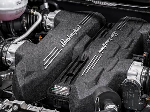 Used 2025 Lamborghini Revuelto image 55