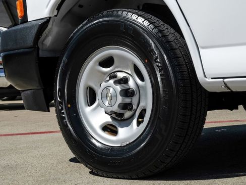 Used 2022 Chevrolet Express 3500 w/ Driver Convenience Package image 46