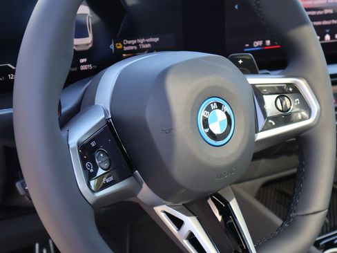 New 2026 BMW 550e xDrive image 22