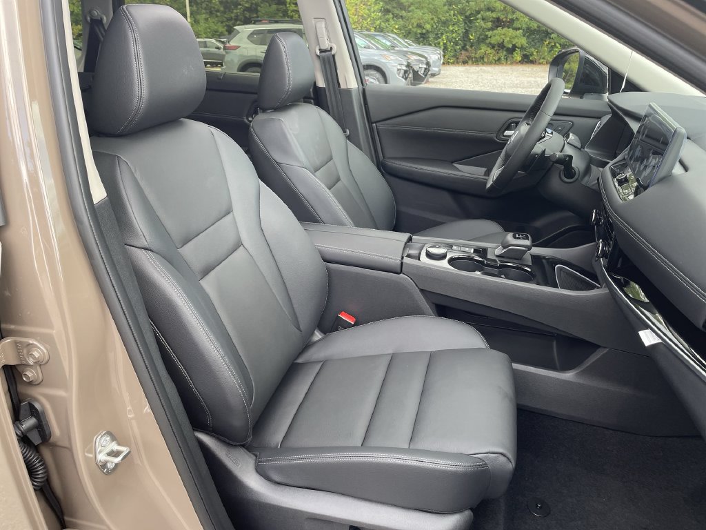 Certified 2025 Nissan Rogue SL w/ Tech Package AWD/4WD image 23