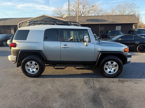 Used 2010 Toyota FJ Cruiser 4WD image 3
