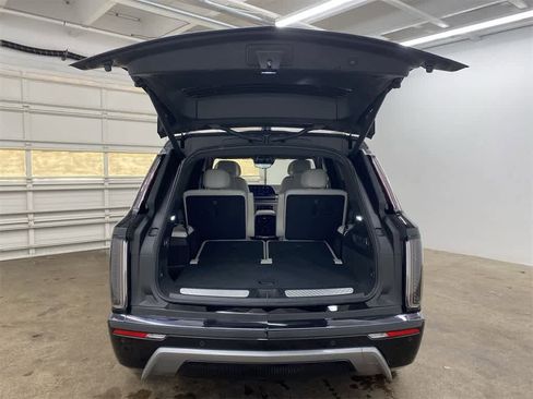 Used 2026 Cadillac Vistiq Sport image 28