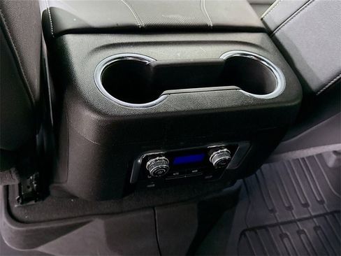 Used 2024 GMC Yukon XL SLT w/ SLT Luxury Package image 19