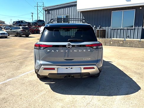 Used 2025 Nissan Pathfinder Platinum image 5