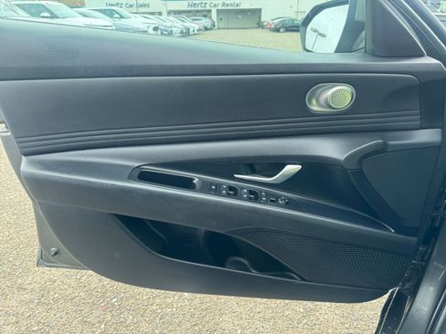 Used 2025 Hyundai Elantra SEL image 20