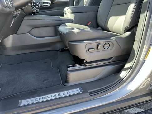 New 2026 Chevrolet Suburban Z71 w/ Comfort Package image 32