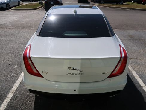 Used 2019 Jaguar XJ R-Sport RWD image 9