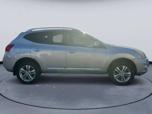 Used 2013 Nissan Rogue SV image 4