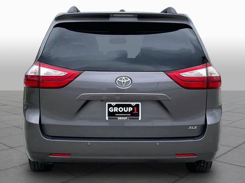 Used 2017 Toyota Sienna XLE FWD image 5
