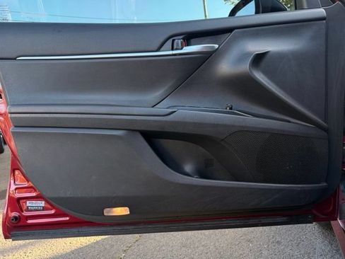 Used 2018 Toyota Camry LE FWD image 38