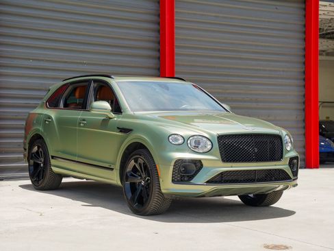 Used 2022 Bentley Bentayga AWD/4WD image 2