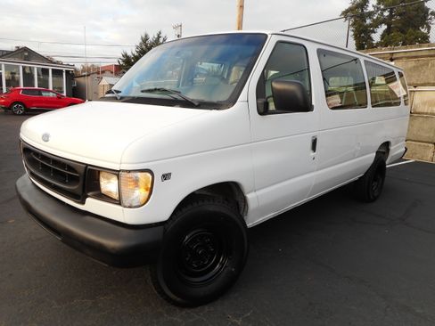 Used 1999 Ford E-350 and Econoline 350 Club Wagon image 4