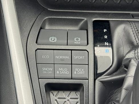 Used 2024 Toyota RAV4 XLE AWD/4WD image 28