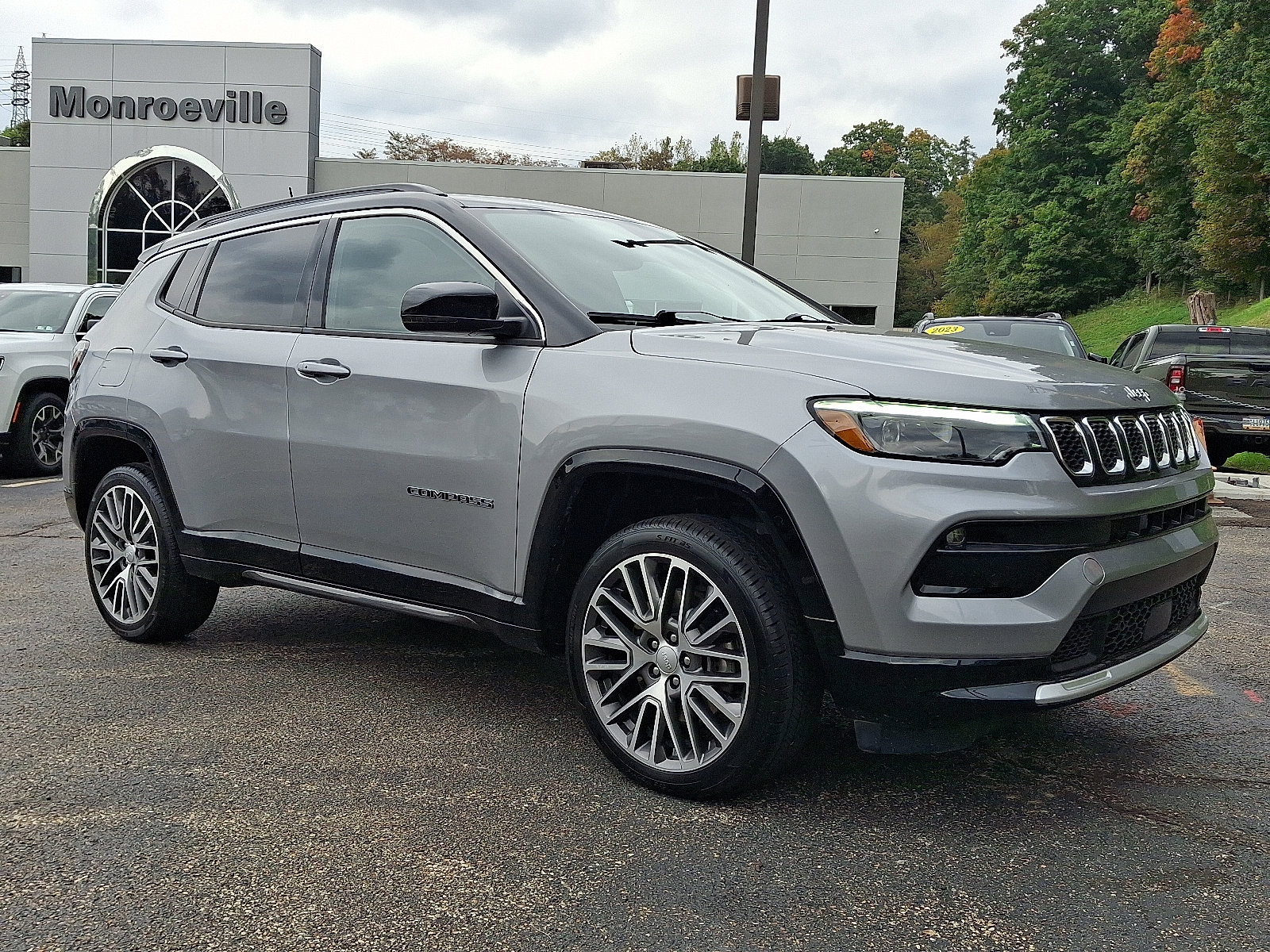 Certified 2023 Jeep Compass Limited w/ Elite Group AWD/4WD image 3