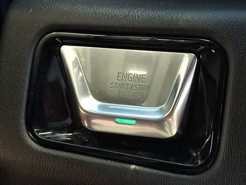 Used 2025 GMC Yukon Denali AWD/4WD image 16