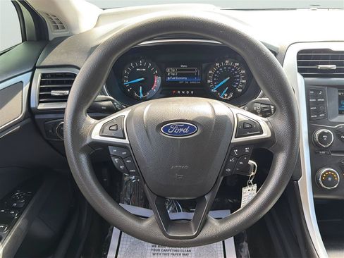 Used 2016 Ford Fusion SE FWD image 18