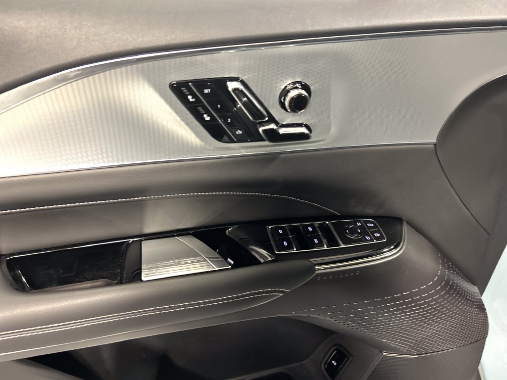 Used 2024 Cadillac Lyriq Tech AWD/4WD image 11
