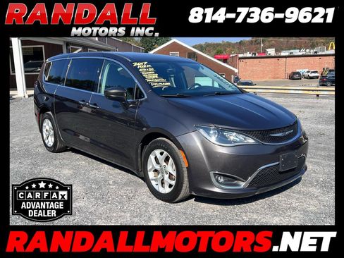 Used 2017 Chrysler Pacifica Touring Plus w/ Tire & Wheel Group image 1