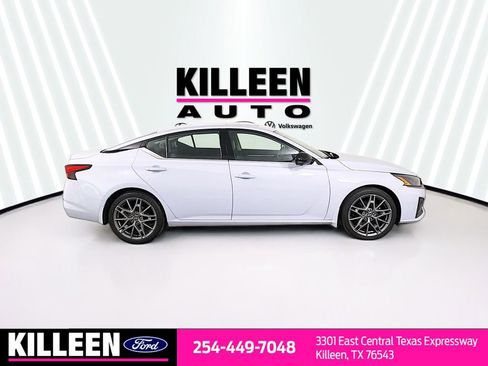 Used 2024 Nissan Altima 2.0 SR FWD image 9