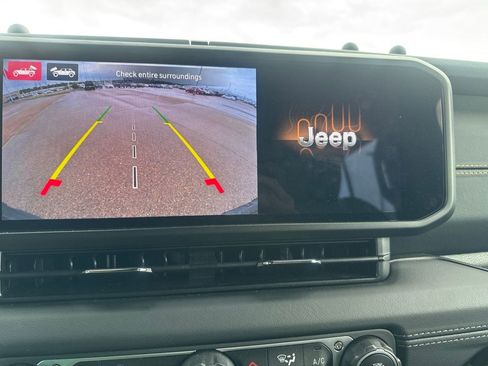 Used 2025 Jeep Wrangler Unlimited Sahara AWD/4WD image 39