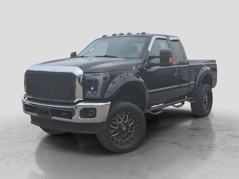 Used 2015 Ford F250 XLT w/ Snow Plow Prep Package AWD/4WD image 1