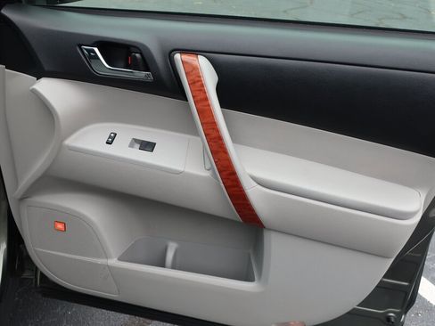 Used 2008 Toyota Highlander Limited FWD image 26