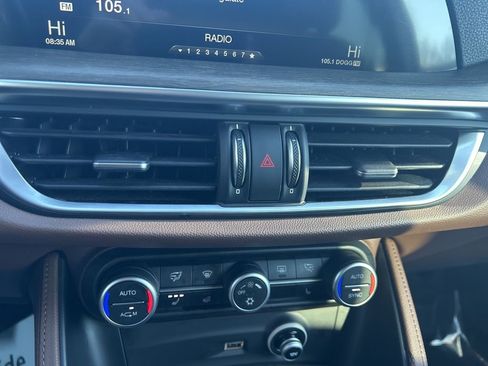 Used 2018 Alfa Romeo Stelvio Ti image 28