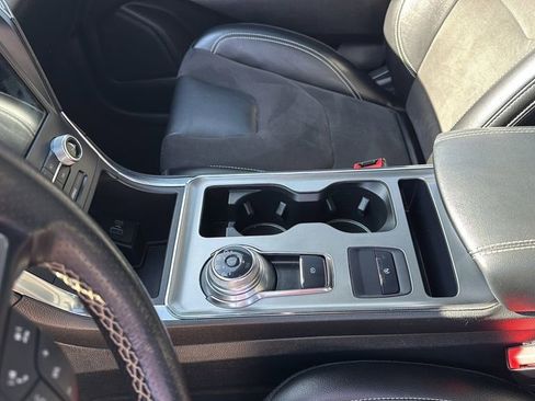 Used 2022 Ford Edge ST image 11