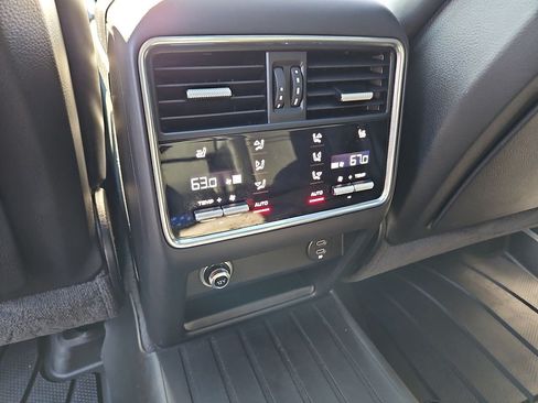 Used 2021 Porsche Cayenne Coupe AWD/4WD image 14