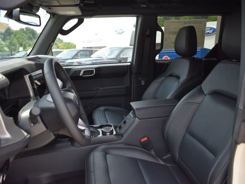 New 2026 Ford Bronco Outer Banks w/ Sasquatch Package AWD/4WD image 13