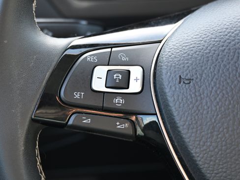 Used 2021 Volkswagen Tiguan SE w/ Panoramic Sunroof Package FWD image 31