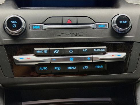 Used 2020 Ford Explorer XLT w/ Equipment Group 202A image 10