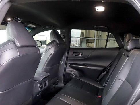 Used 2022 Toyota Venza XLE image 11