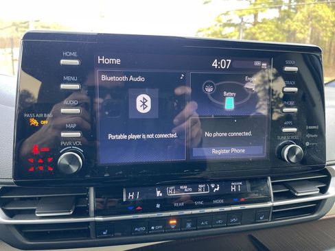 Used 2021 Toyota Sienna XLE image 10