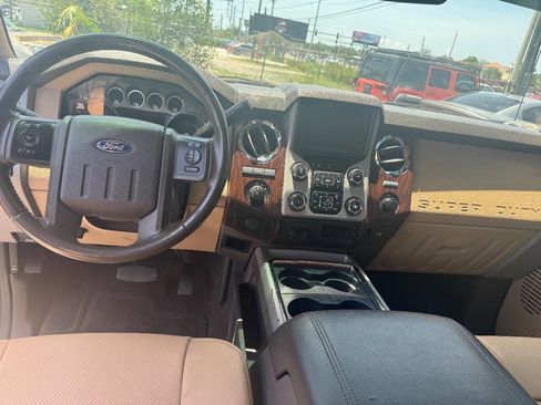 Used 2014 Ford F250 Lariat w/ Lariat Interior Package image 12
