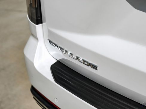 Used 2025 Cadillac Escalade V w/ LPO, Floor Liner Package image 28