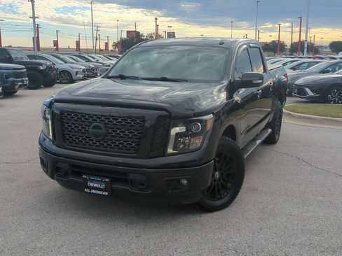 Used 2018 Nissan Titan SV w/ SV Convenience Package image 1