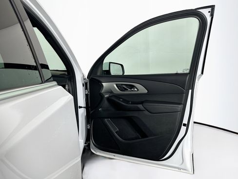 Used 2023 Chevrolet Traverse LT image 33